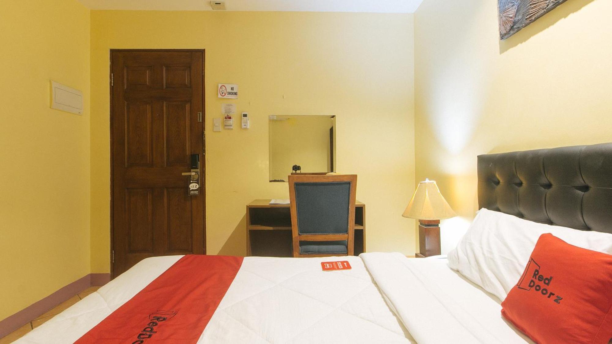 Reddoorz At Comfy Inn Ermita มะนิลา ภายนอก รูปภาพ